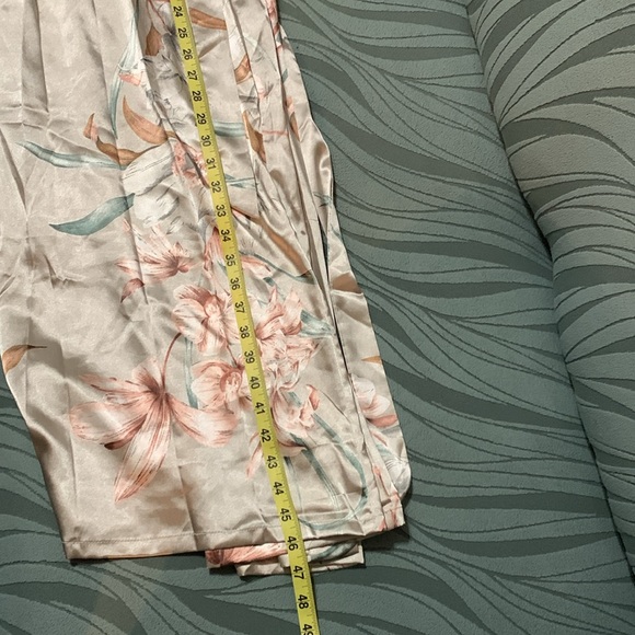 HOST PICK 🌸Floral satin like robe 1XL - Picture 8 of 9